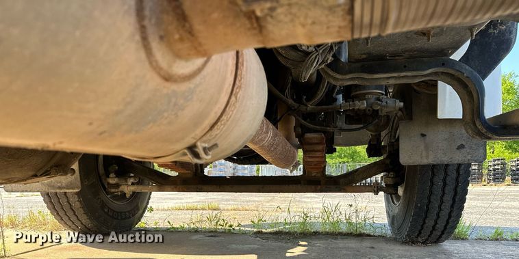 image for item LR9725 2007 Sterling L8500  refuse truck