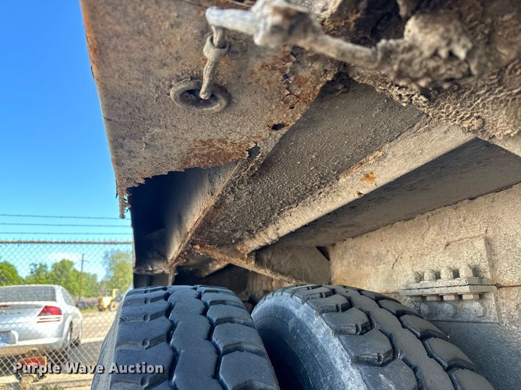 image for item LR9725 2007 Sterling L8500  refuse truck