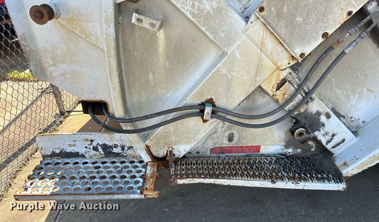 image for item LR9725 2007 Sterling L8500  refuse truck