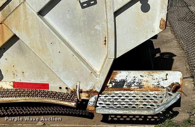 image for item LR9725 2007 Sterling L8500  refuse truck