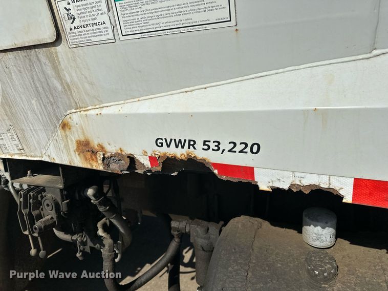 image for item LR9725 2007 Sterling L8500  refuse truck