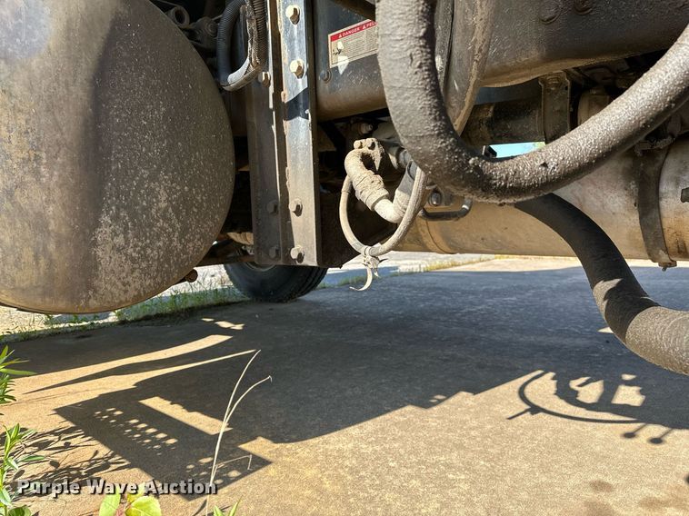 image for item LR9725 2007 Sterling L8500  refuse truck