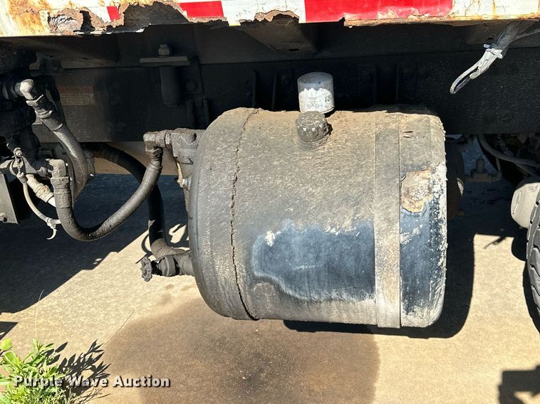 image for item LR9725 2007 Sterling L8500  refuse truck