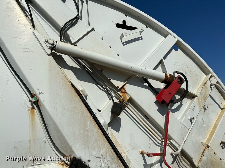 image for item LR9725 2007 Sterling L8500  refuse truck