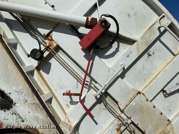 image for item LR9725 2007 Sterling L8500  refuse truck