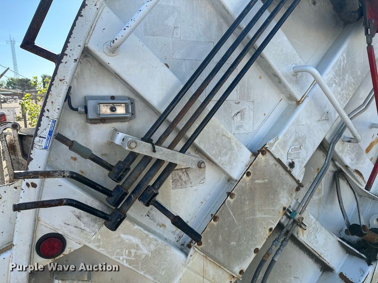 image for item LR9725 2007 Sterling L8500  refuse truck