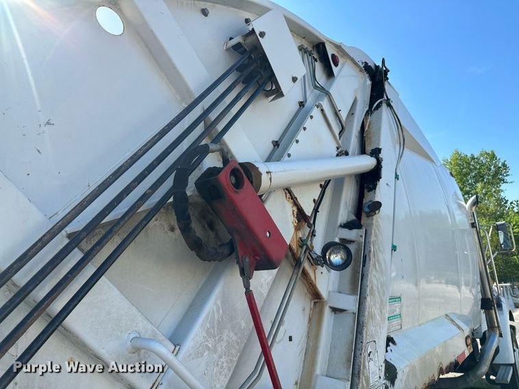 image for item LR9725 2007 Sterling L8500  refuse truck