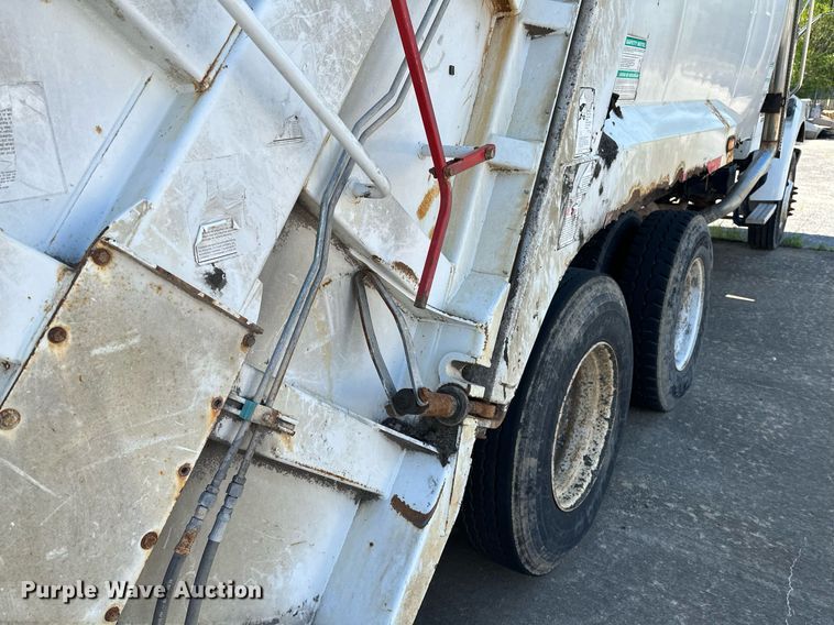 image for item LR9725 2007 Sterling L8500  refuse truck
