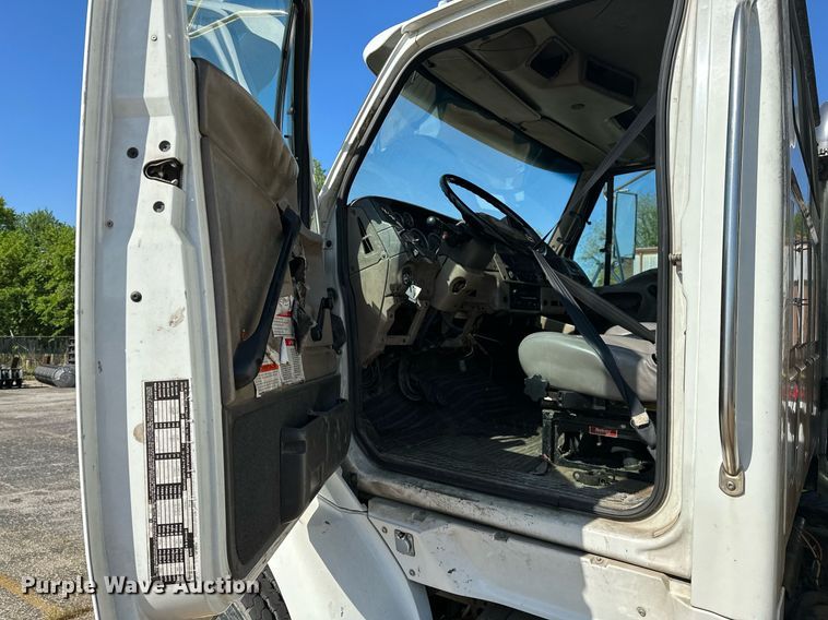 image for item LR9725 2007 Sterling L8500  refuse truck