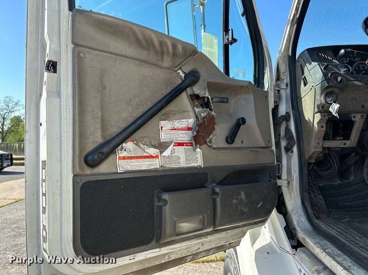 image for item LR9725 2007 Sterling L8500  refuse truck