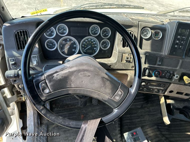 image for item LR9725 2007 Sterling L8500  refuse truck