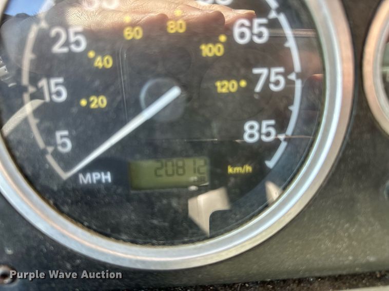 image for item LR9725 2007 Sterling L8500  refuse truck