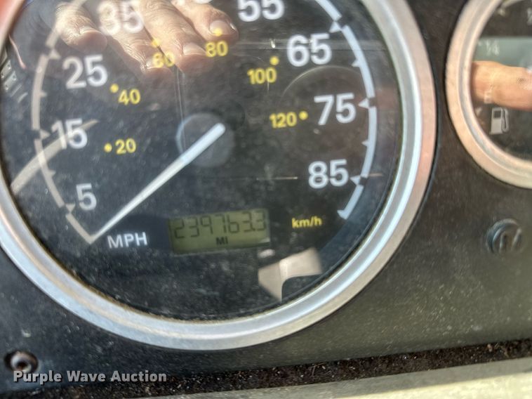 image for item LR9725 2007 Sterling L8500  refuse truck