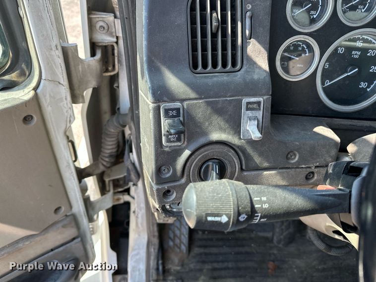 image for item LR9725 2007 Sterling L8500  refuse truck