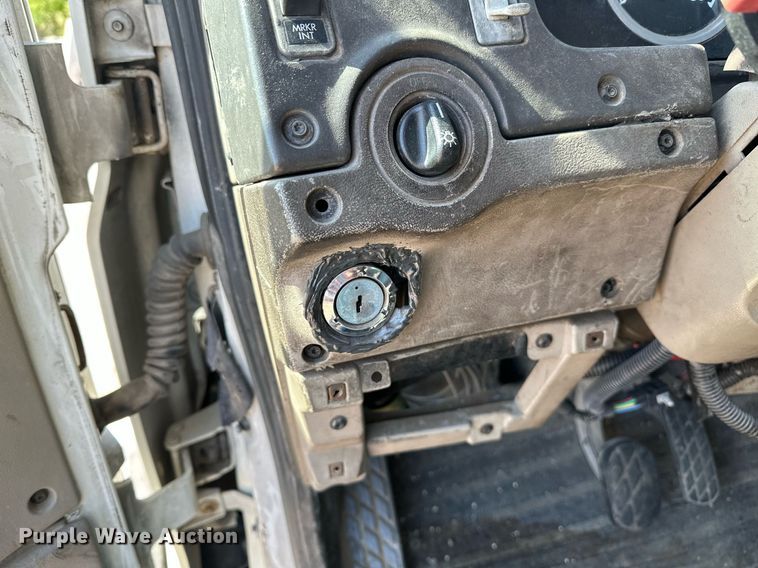 image for item LR9725 2007 Sterling L8500  refuse truck