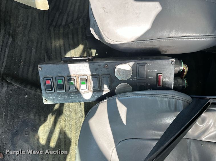 image for item LR9725 2007 Sterling L8500  refuse truck