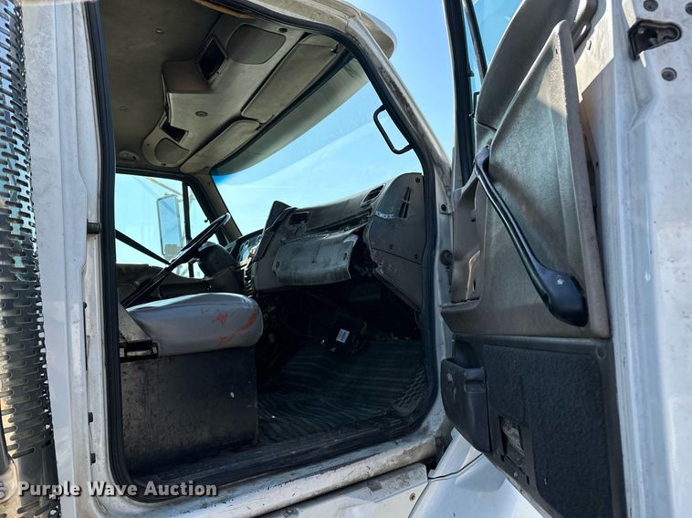 image for item LR9725 2007 Sterling L8500  refuse truck