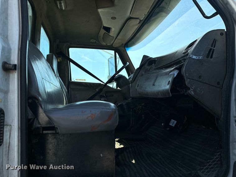 image for item LR9725 2007 Sterling L8500  refuse truck