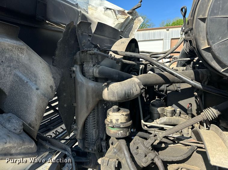 image for item LR9725 2007 Sterling L8500  refuse truck