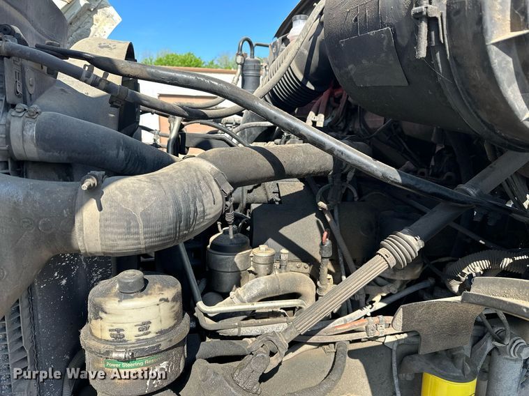 image for item LR9725 2007 Sterling L8500  refuse truck