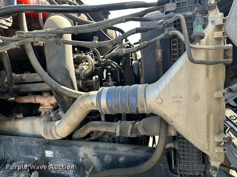 image for item LR9725 2007 Sterling L8500  refuse truck