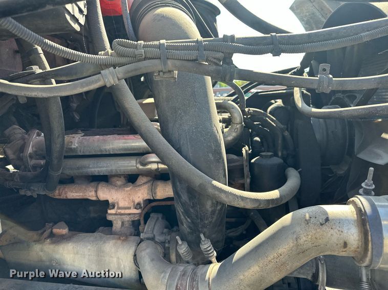 image for item LR9725 2007 Sterling L8500  refuse truck