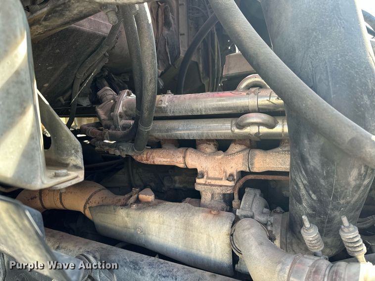 image for item LR9725 2007 Sterling L8500  refuse truck