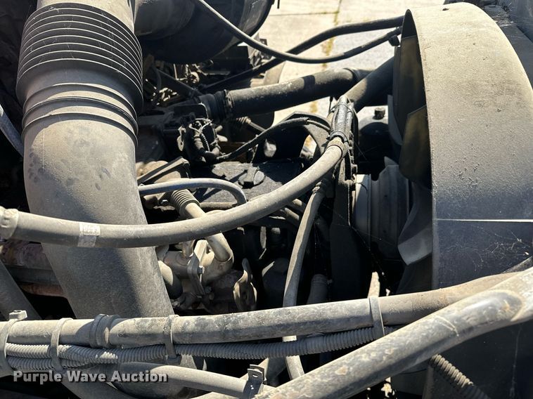 image for item LR9725 2007 Sterling L8500  refuse truck