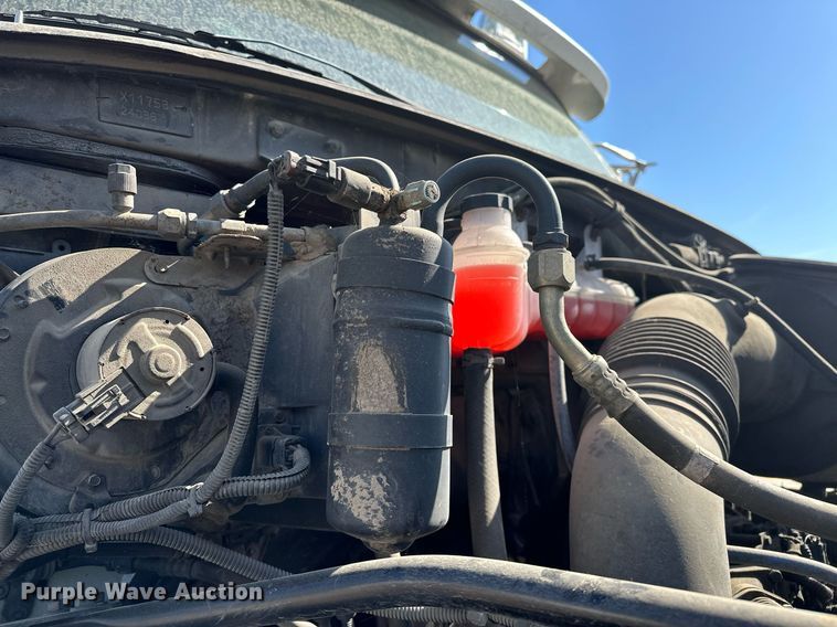 image for item LR9725 2007 Sterling L8500  refuse truck