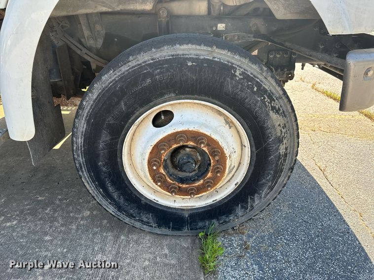 image for item LR9725 2007 Sterling L8500  refuse truck