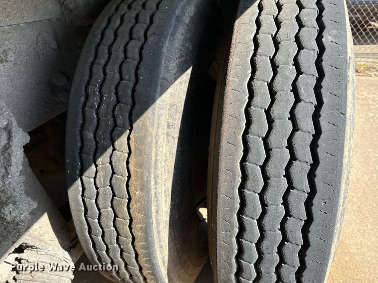 image for item LR9725 2007 Sterling L8500  refuse truck