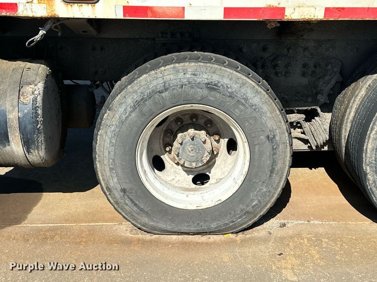 image for item LR9725 2007 Sterling L8500  refuse truck