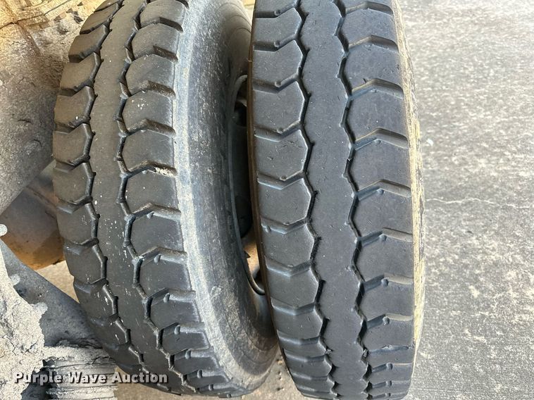 image for item LR9725 2007 Sterling L8500  refuse truck