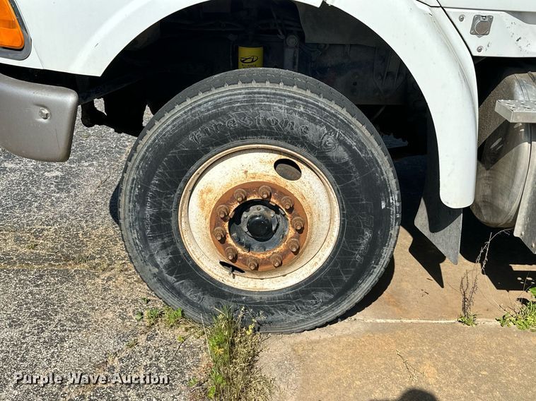 image for item LR9725 2007 Sterling L8500  refuse truck