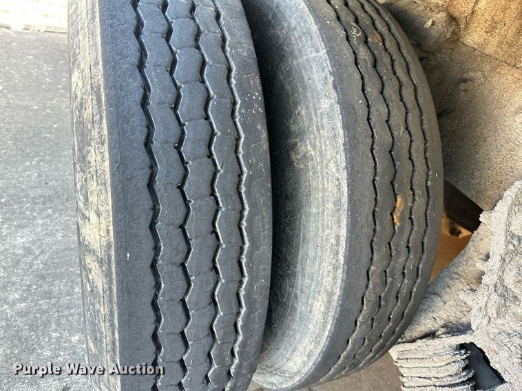 image for item LR9725 2007 Sterling L8500  refuse truck