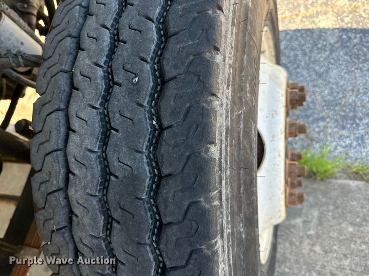 image for item LR9725 2007 Sterling L8500  refuse truck