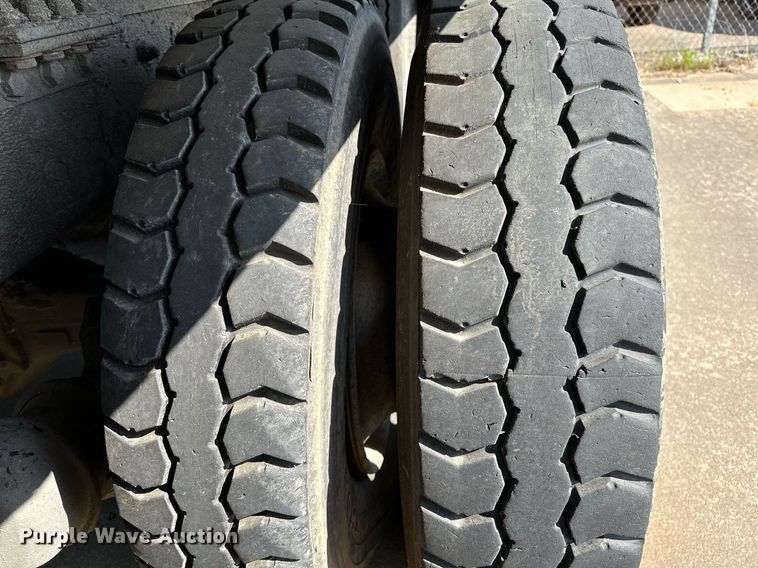 image for item LR9725 2007 Sterling L8500  refuse truck