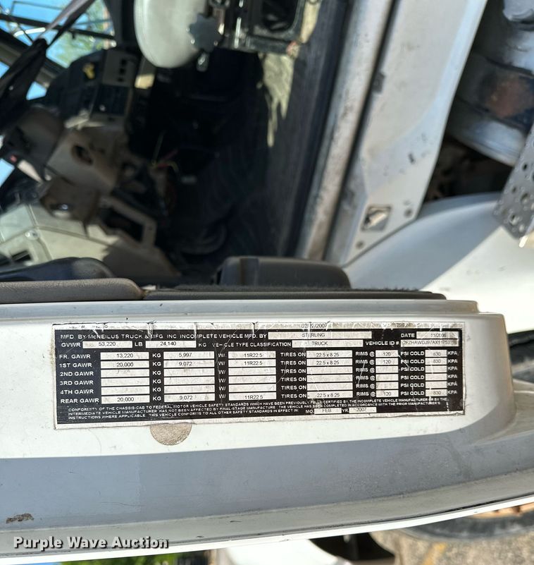 image for item LR9725 2007 Sterling L8500  refuse truck