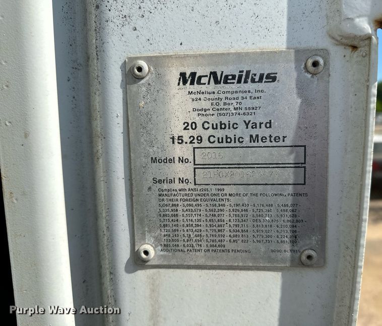 image for item LR9725 2007 Sterling L8500  refuse truck