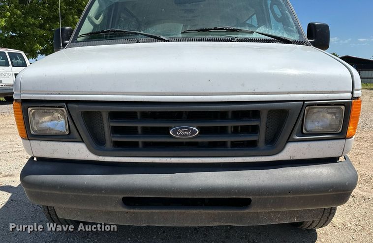 image for item LR9759 2003 Ford E350 Super Duty XL  van