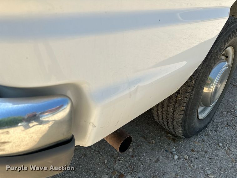 image for item LR9759 2003 Ford E350 Super Duty XL  van