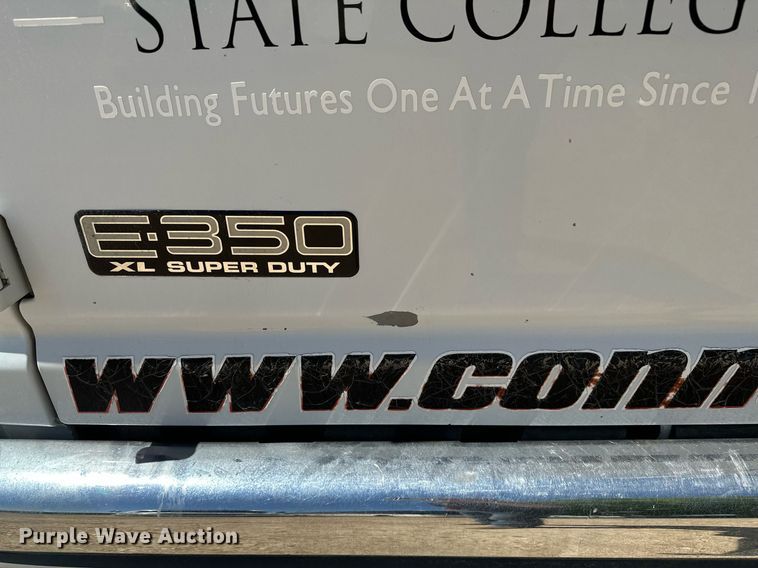 image for item LR9759 2003 Ford E350 Super Duty XL  van