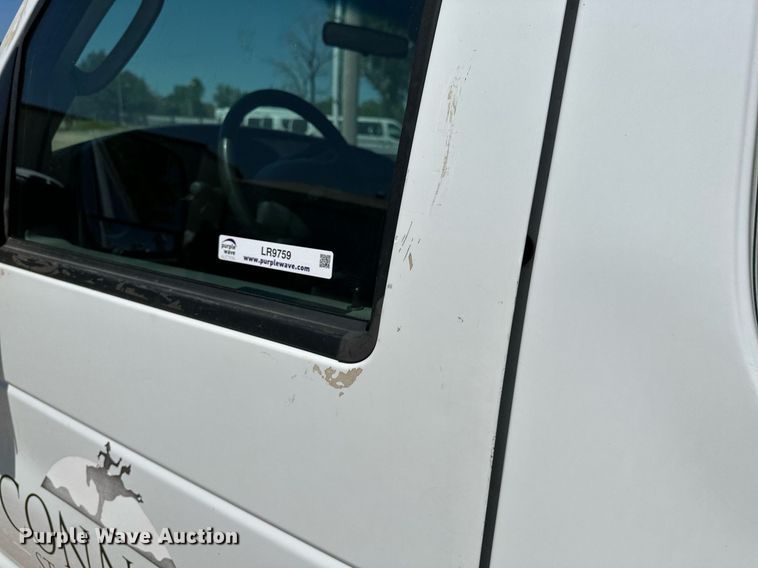 image for item LR9759 2003 Ford E350 Super Duty XL  van