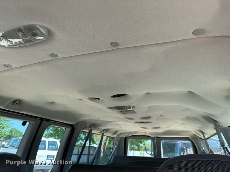 image for item LR9759 2003 Ford E350 Super Duty XL  van