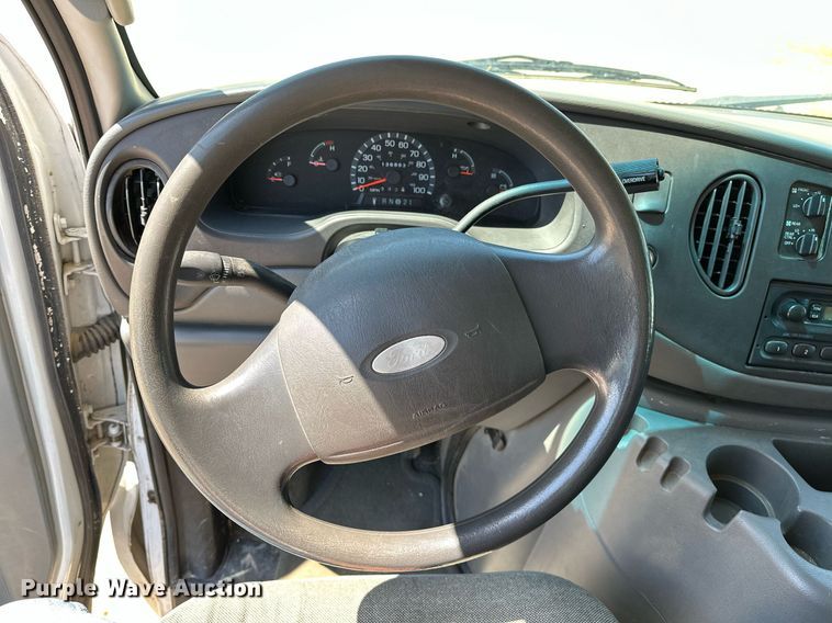 image for item LR9759 2003 Ford E350 Super Duty XL  van