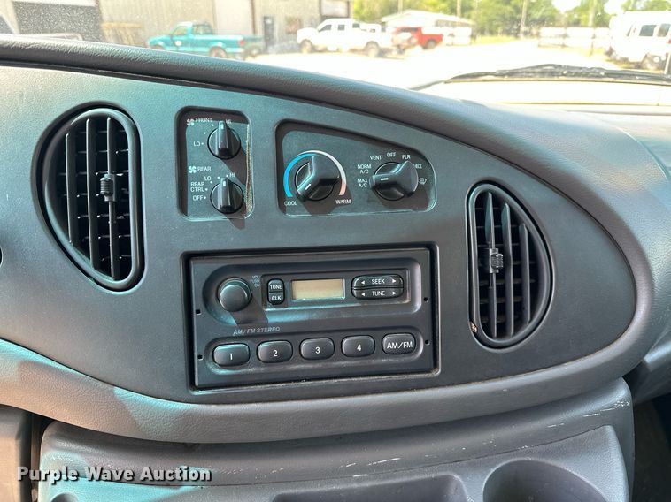 image for item LR9759 2003 Ford E350 Super Duty XL  van