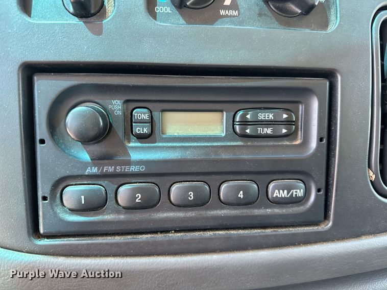 image for item LR9759 2003 Ford E350 Super Duty XL  van