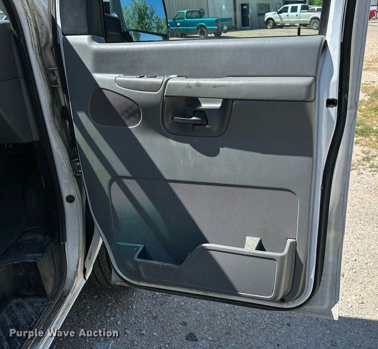 image for item LR9759 2003 Ford E350 Super Duty XL  van