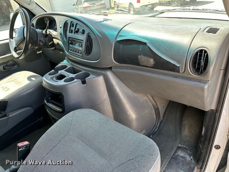 image for item LR9759 2003 Ford E350 Super Duty XL  van