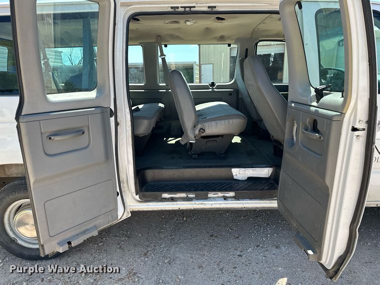 image for item LR9759 2003 Ford E350 Super Duty XL  van